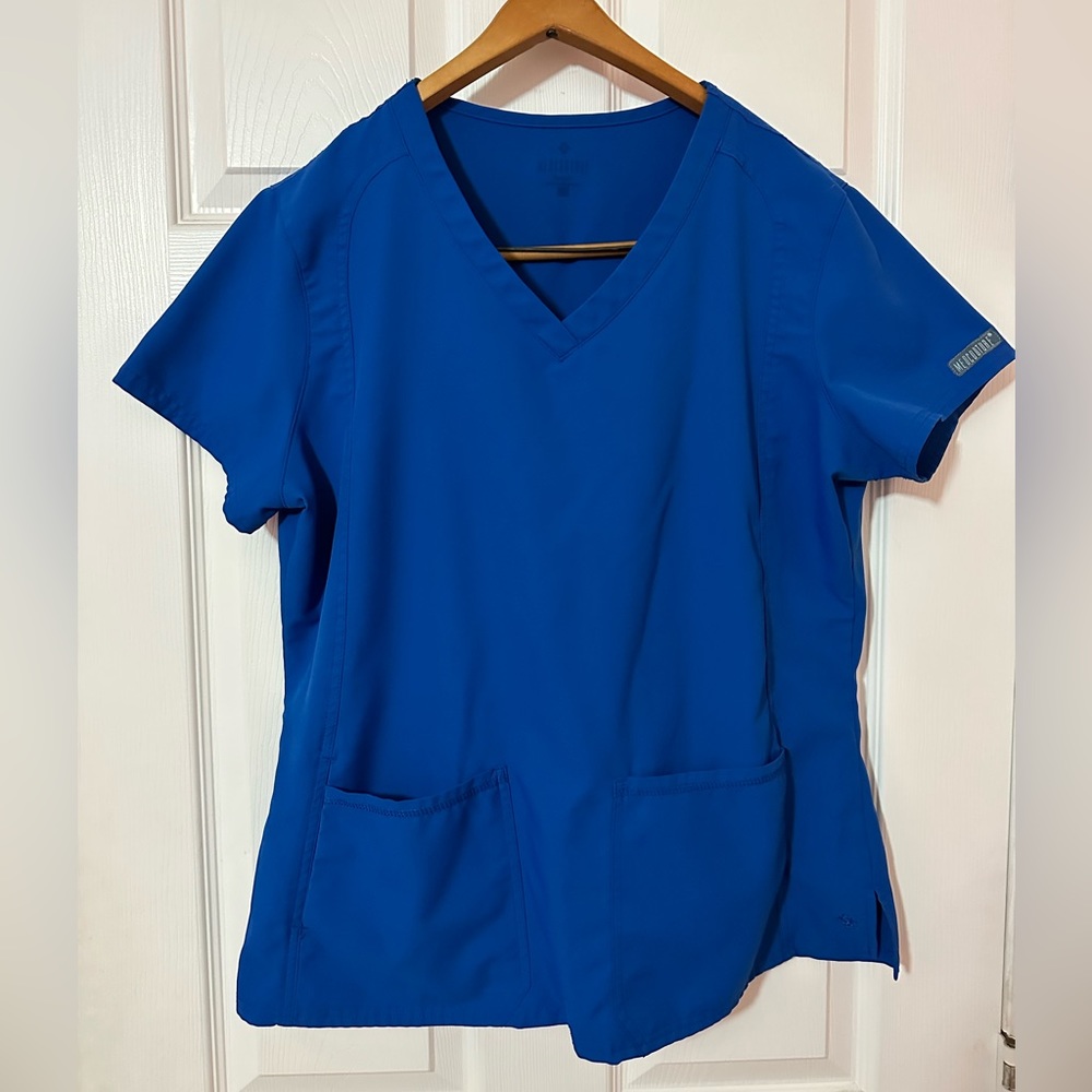 MedCouture Scrub Set Royal Blue Lg top Md regular length yoga cargo bottom